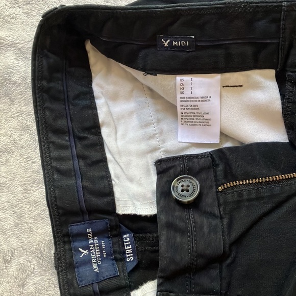 AEO American Eagle Outfitters Size 2 Women’s Midi Khaki Shorts (Stretch) - Picture 4 of 4